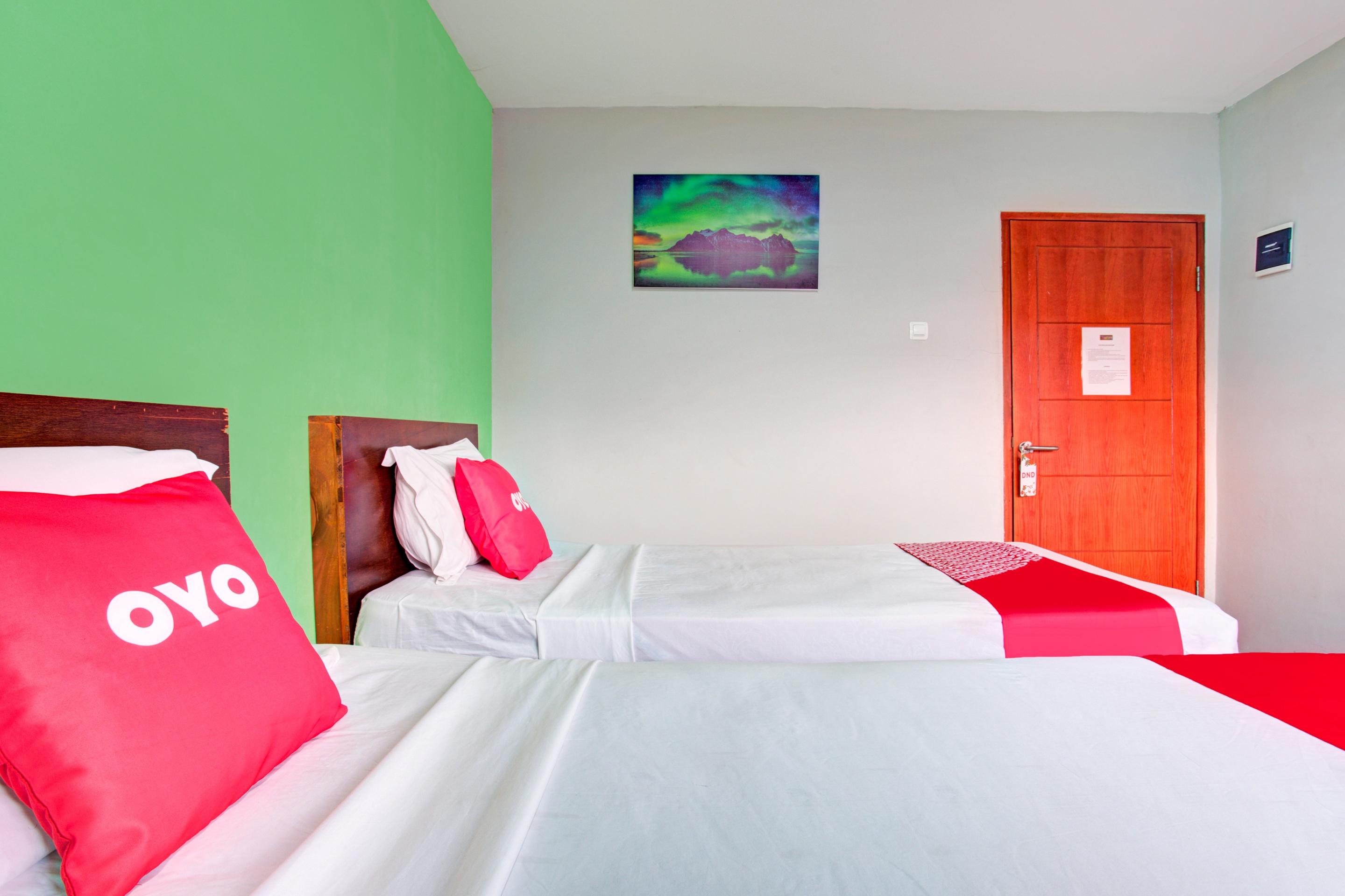 Super Oyo Collection O 3876 The Aurora Inn Lembang Buitenkant foto