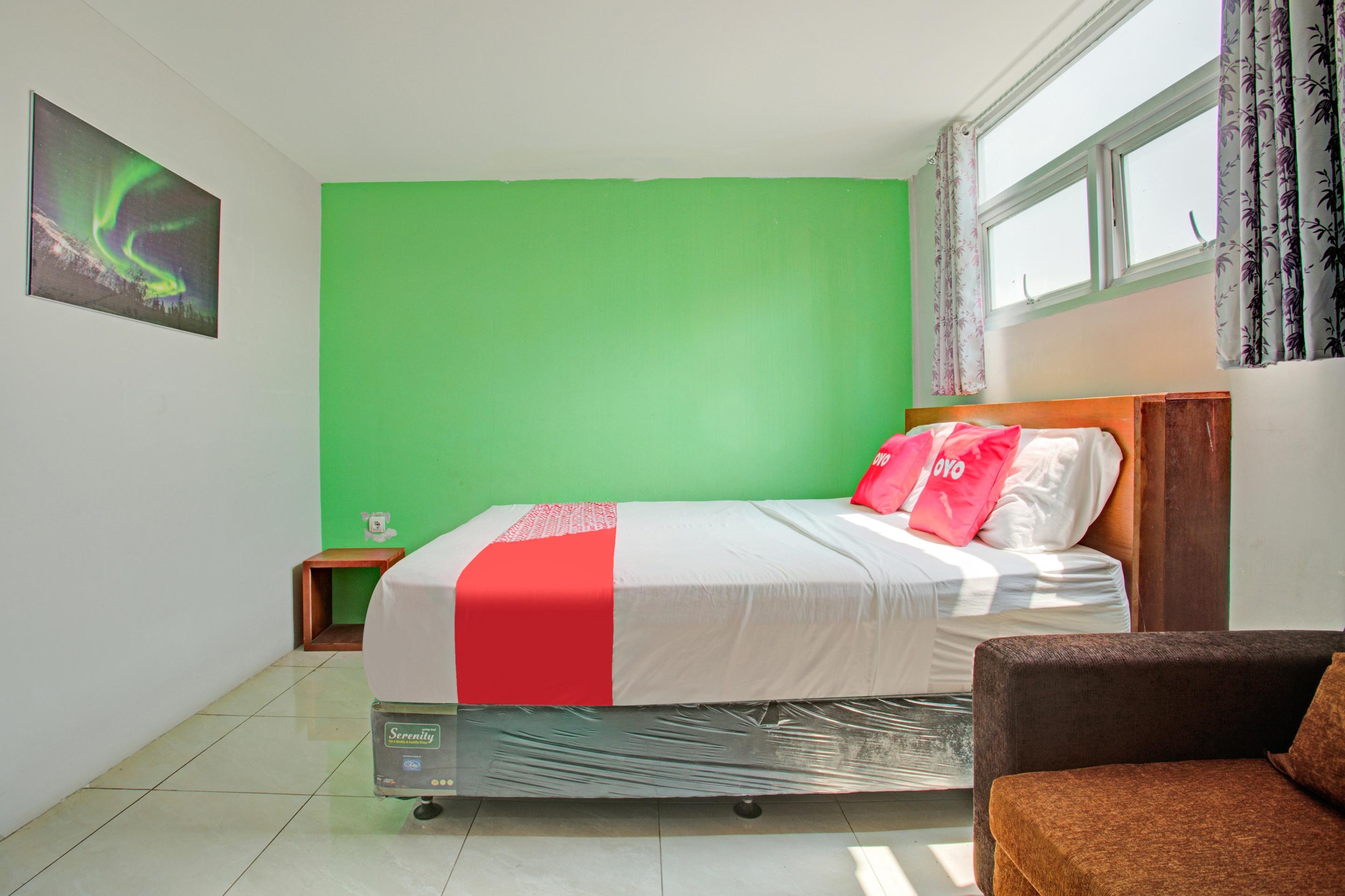 Super Oyo Collection O 3876 The Aurora Inn Lembang Buitenkant foto